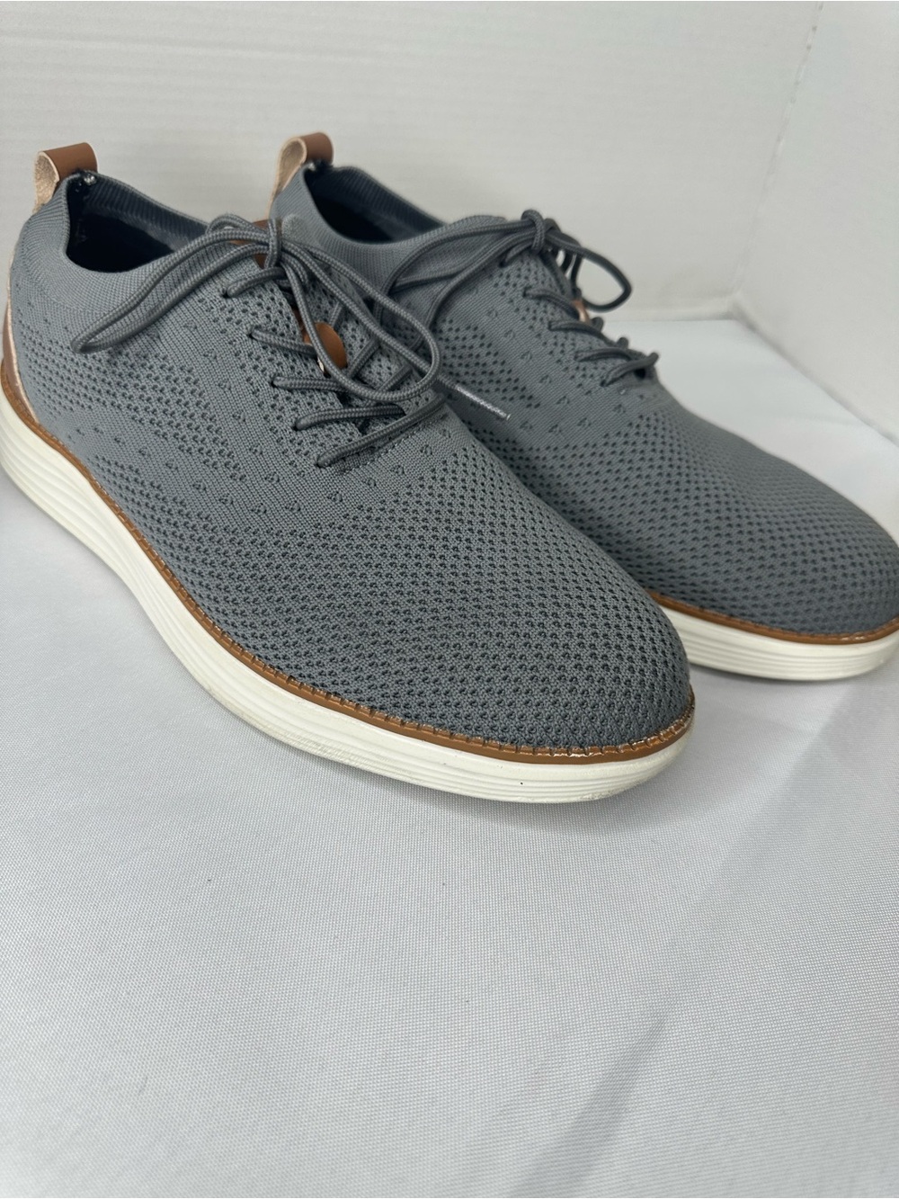 Vilocy Men's Grey Mesh Casual Dress sneaker With Brown Leather Accents Size 10.5